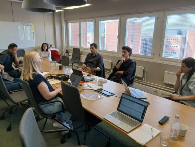 Pedreguer participa en Helsinki en una cumbre europea sobre deporte sostenible 1 Imagen: Reunión del proyecto europeo Olympics of Sustainability en Helsinki, con representantes de Pedreguer y otros socios.