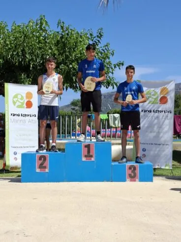 Podio de atletismo en la clausura de las ligas escolares de la Marina Alta