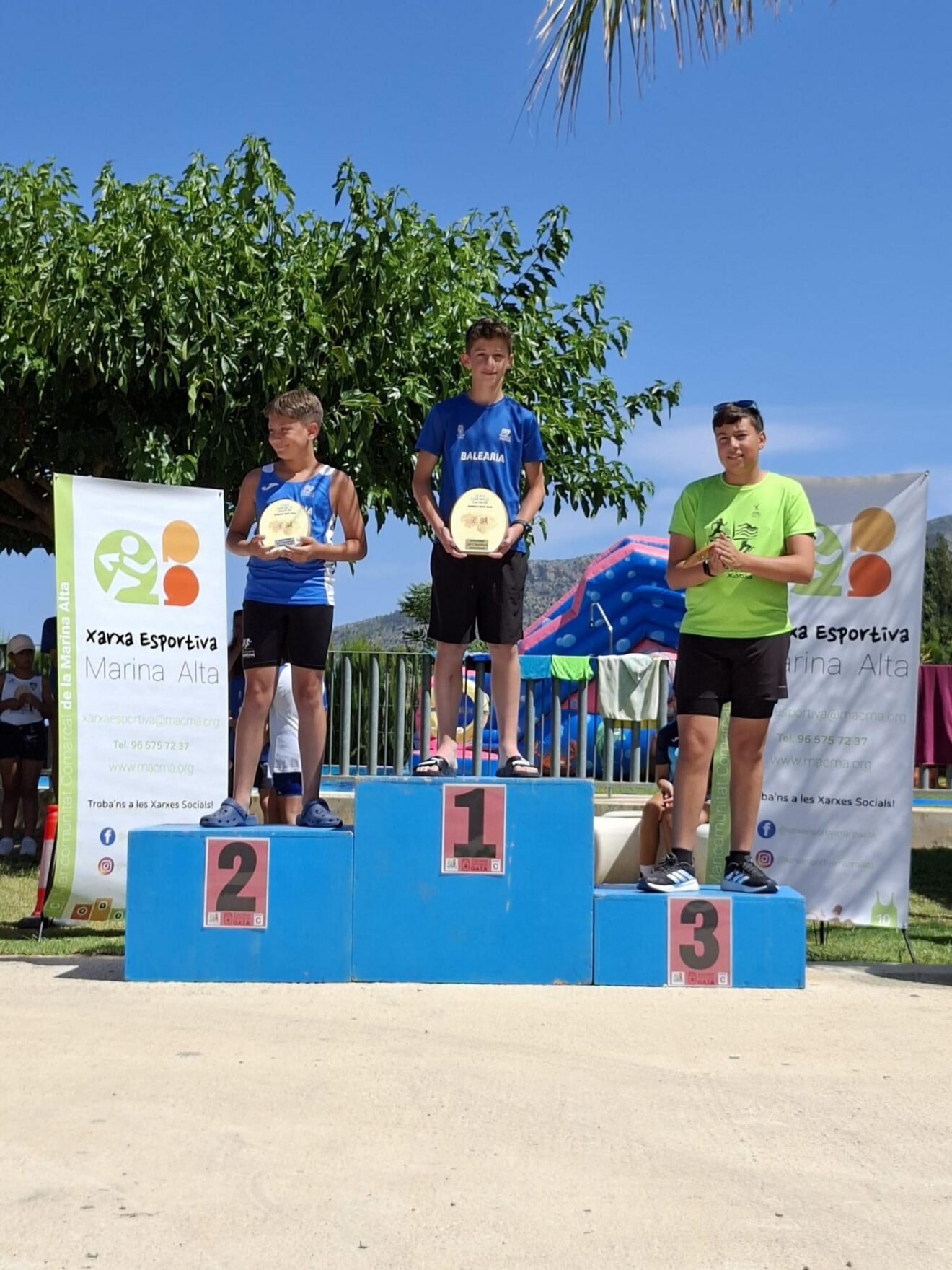 Podio de ganadores en la clausura de las ligas escolares de la Marina Alta