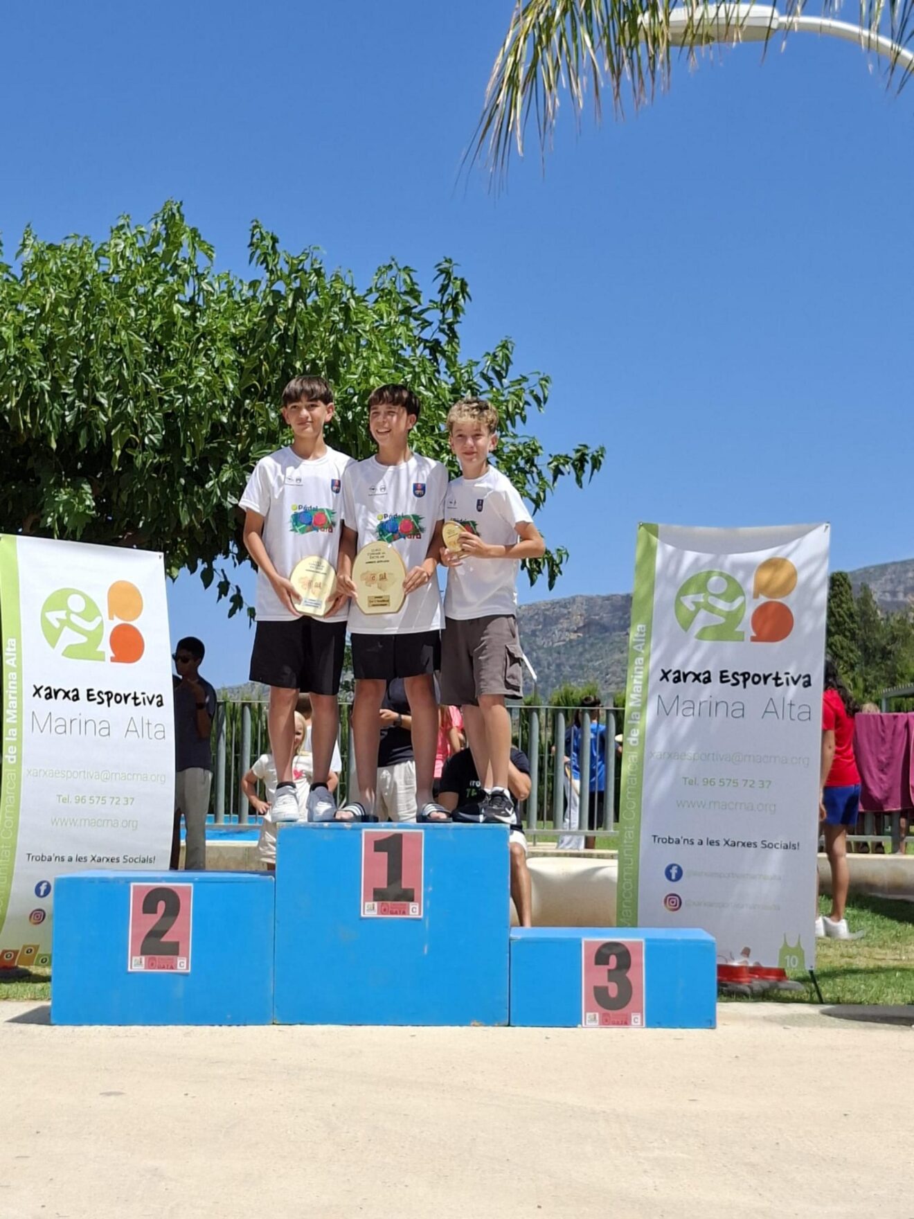Podio de ganadores en la clausura de las ligas escolares de la Marina Alta