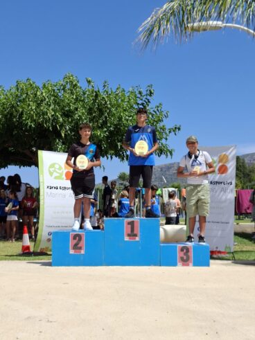 Podio de ganadores en la clausura de las ligas deportivas escolares de la Marina Alta