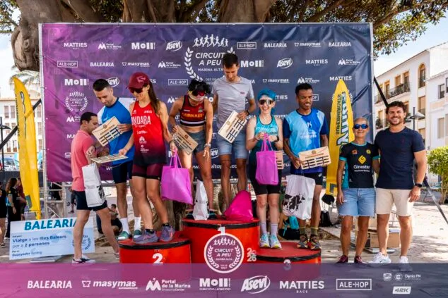 Imagen: Podio con los ganadores del Premio Asevi en la Cursa Popular de Benissa.