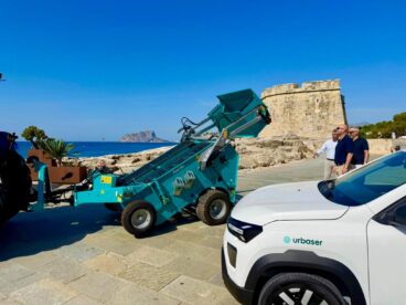 Presentación de la nueva cribadora de playas en Teulada Moraira