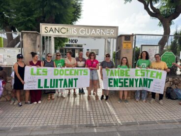 Docentes del CEIP Sanchis Guarner de Ondara en protesta