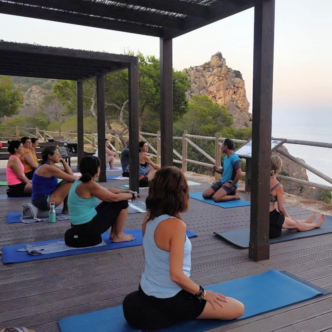 Sesión del ciclo de meditación 'Respira l’estiu' en Benitatxell