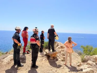 Autoridades y mandos supervisan el simulacro de rescate en Benitatxell