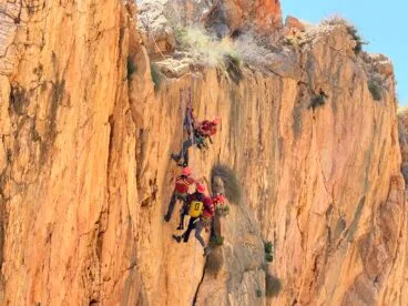 Simulacro de rescate vertical en la cala del Moraig