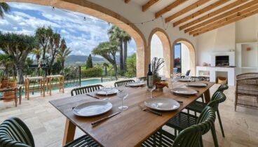 Terraza cubierta con zona de barbacoa