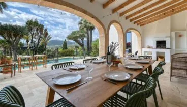 Terraza cubierta con zona de barbacoa