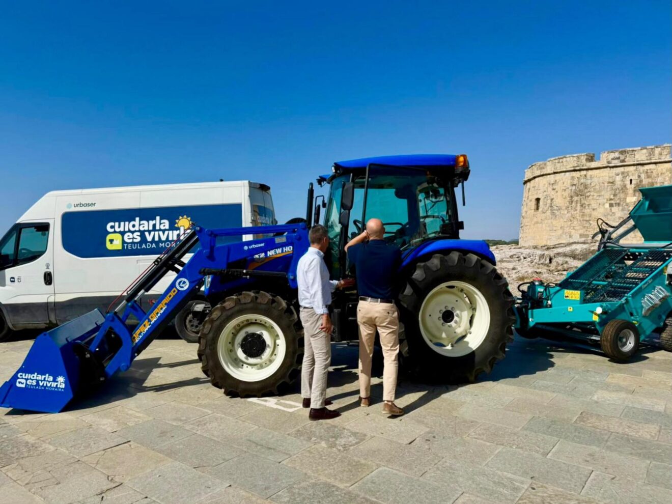 Presentación de la nueva maquinaria de limpieza de Teulada Moraira