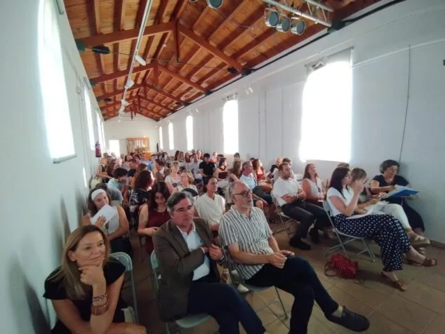 CREAMA premia el talento emprendedor de la Marina Alta en la primera Gala Impulsa 3 Imagen: Vista del público asistente a la I Gala Premios Impulsa Marina Alta en la Casa de Cultura de Pedreguer.