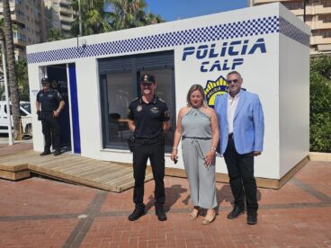Autoridades de Calp en el nuevo retén auxiliar de la Policía Local