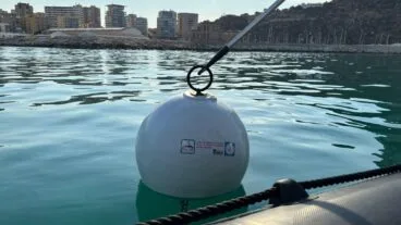 Boya ecológica de fondeo en el mar de Calp para proteger la Posidonia.