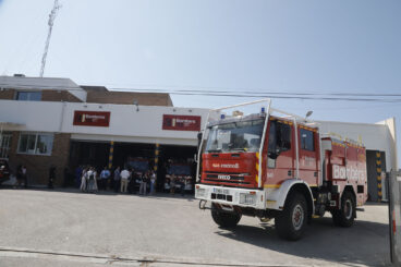 Bomberos dan por extinguido el incendio forestal en la Vall de Laguar 8 camion en el parque de bomberos de denia archivo