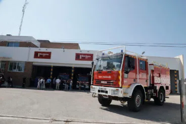 camion en el parque de bomberos de denia archivo
