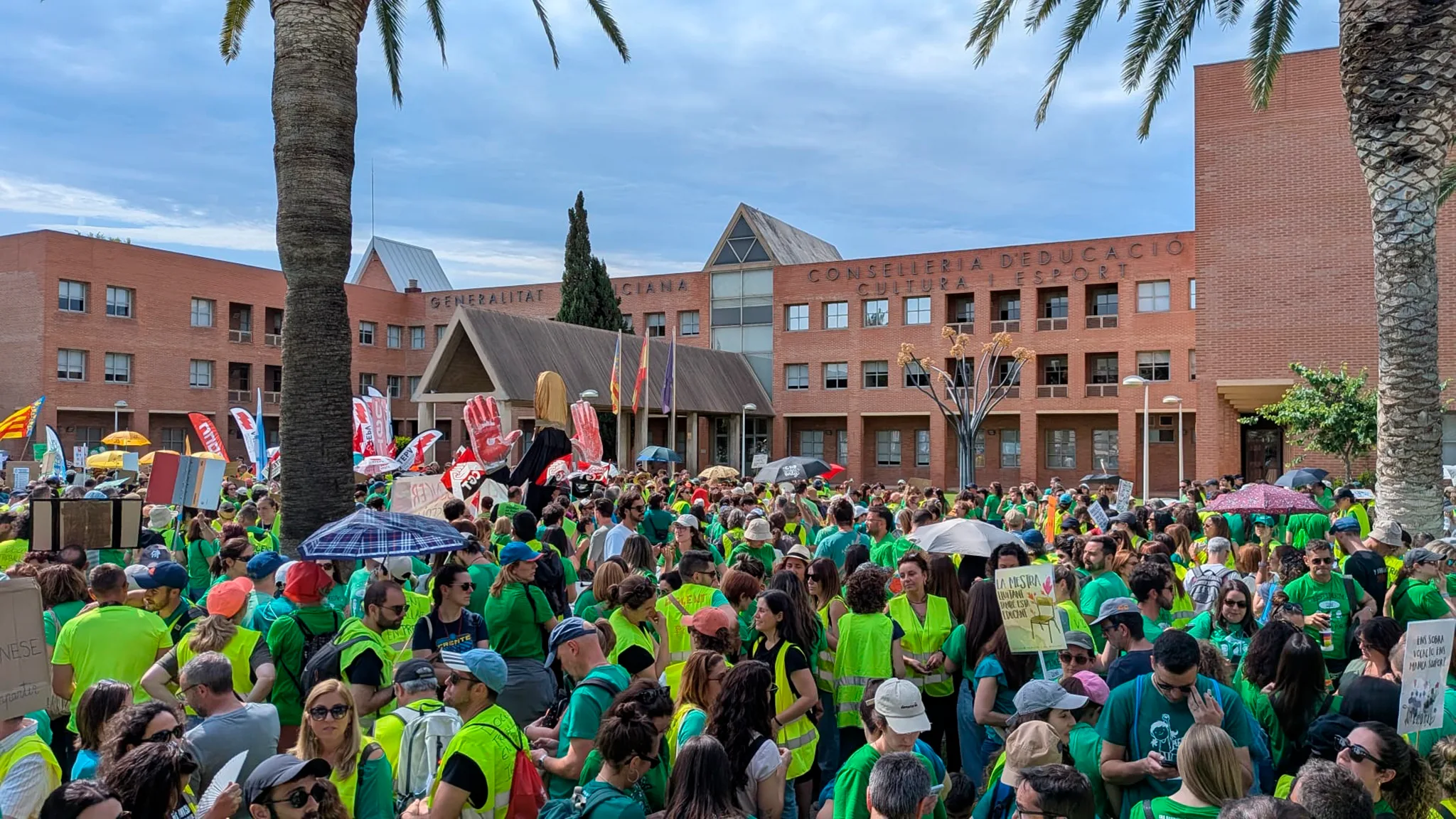 concentracion de docentes a las puertas de conselleria de educacion el pasado18 de mayo 2026