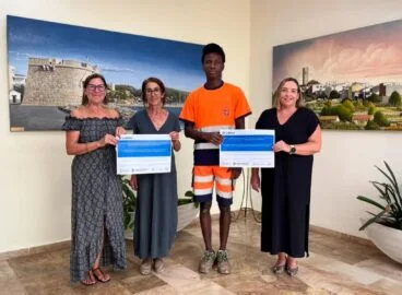 Teulada Moraira refuerza su plantilla con dos nuevas contrataciones con una subvención de LABORA 3 Presentación de las contrataciones de los programas EMCORP y EMDONA en el Ayuntamiento de Teulada.