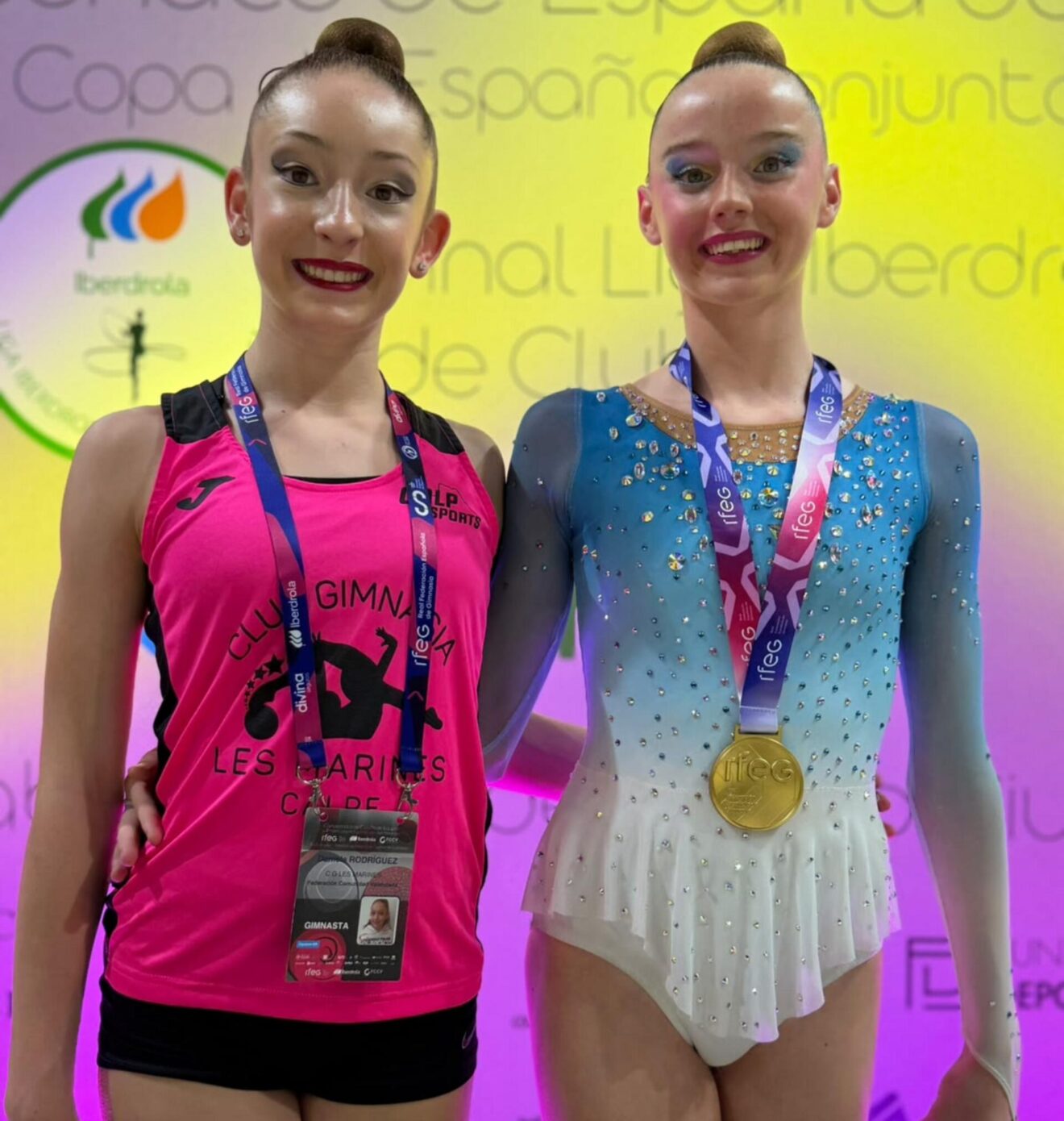 Las gimnastas Daniela Rodriguez y Sophie O'Reilly del Club Les Marines