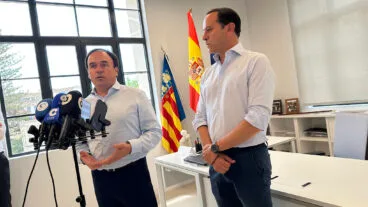 el alcalde arturo poquet y el presidente de la generalitat valenciana juanfran perez llorca