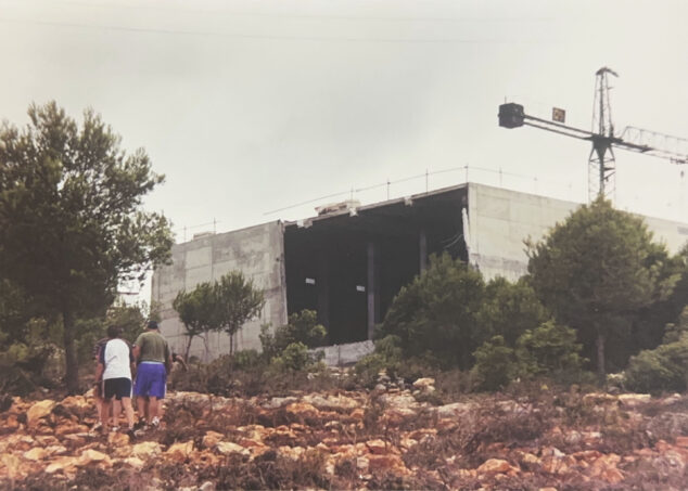 La riada de 4.000 m³ que no vino del cielo: 25 años del colapso del depósito en el Collao de Benissa 3 Imagen: Entorno del depósito del Collao de Benissa en 2001 tras la rotura