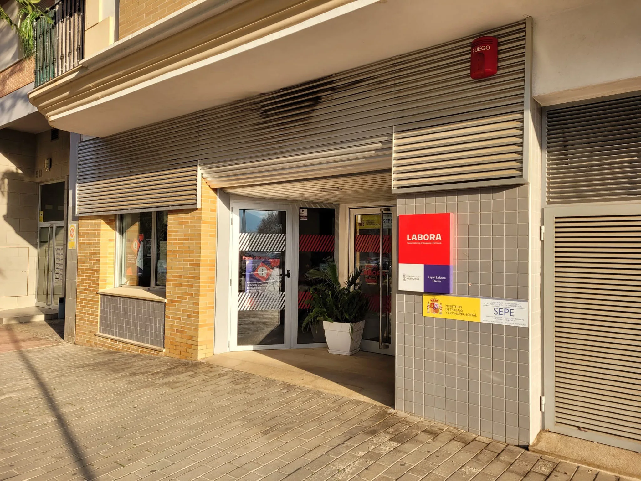 entrada del espacio labora de denia