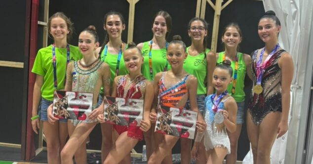El CG Calpe logra cuatro títulos nacionales en el Campeonato de España por Equipos 11 Equipo de gimnasia rítmica con medallas y diplomas tras el Campeonato de España.