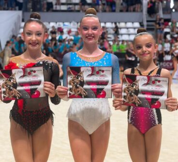 Gimnastas del Club Les Marines con diplomas en el Campeonato de España