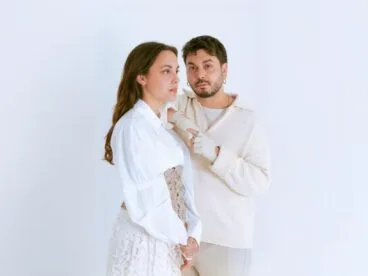 Retrato de los hermanos Júlia y Pau Serrasolsas, miembros del grupo Ginestà.