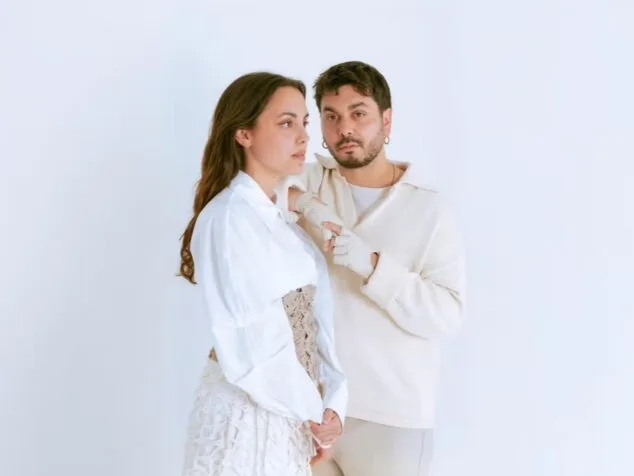Retrato de los hermanos Júlia y Pau Serrasolsas, miembros del grupo Ginestà.