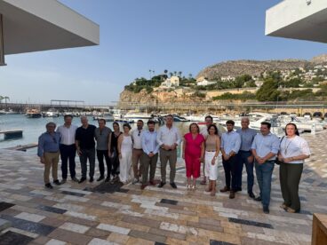 Foto de grupo en la inauguración de Marina PortBlanc
