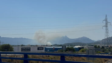 Bomberos y Emergencias intervienen en un incendio de vegetación declarado en Beniarbeig 3 incendio en beniarbeig avistado desde ondara