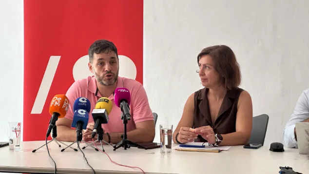 El PSPV alerta de «racismo institucional» en los presupuestos del Consell que «abandonan» a la Marina Alta 3 Imagen: José Ramiro y M. Josep Ripoll en sus intervenciones