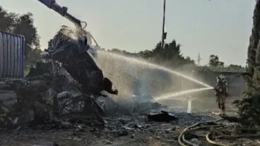 labores de extincion del incendio en el desguace del verger