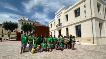los docentes de la marina alta reciben al president de la generalitat en benissa