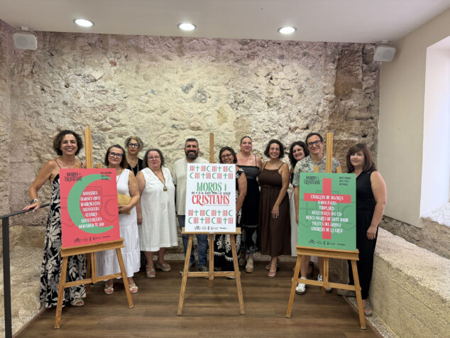 Moros i Cristians del Verger 2026: un cartel de «convivencia» y Cavallers de Segària y Abassies como protagonistas 3 Imagen: Presentación del cartel de las fiestas de Moros i Cristians del Verger 2026