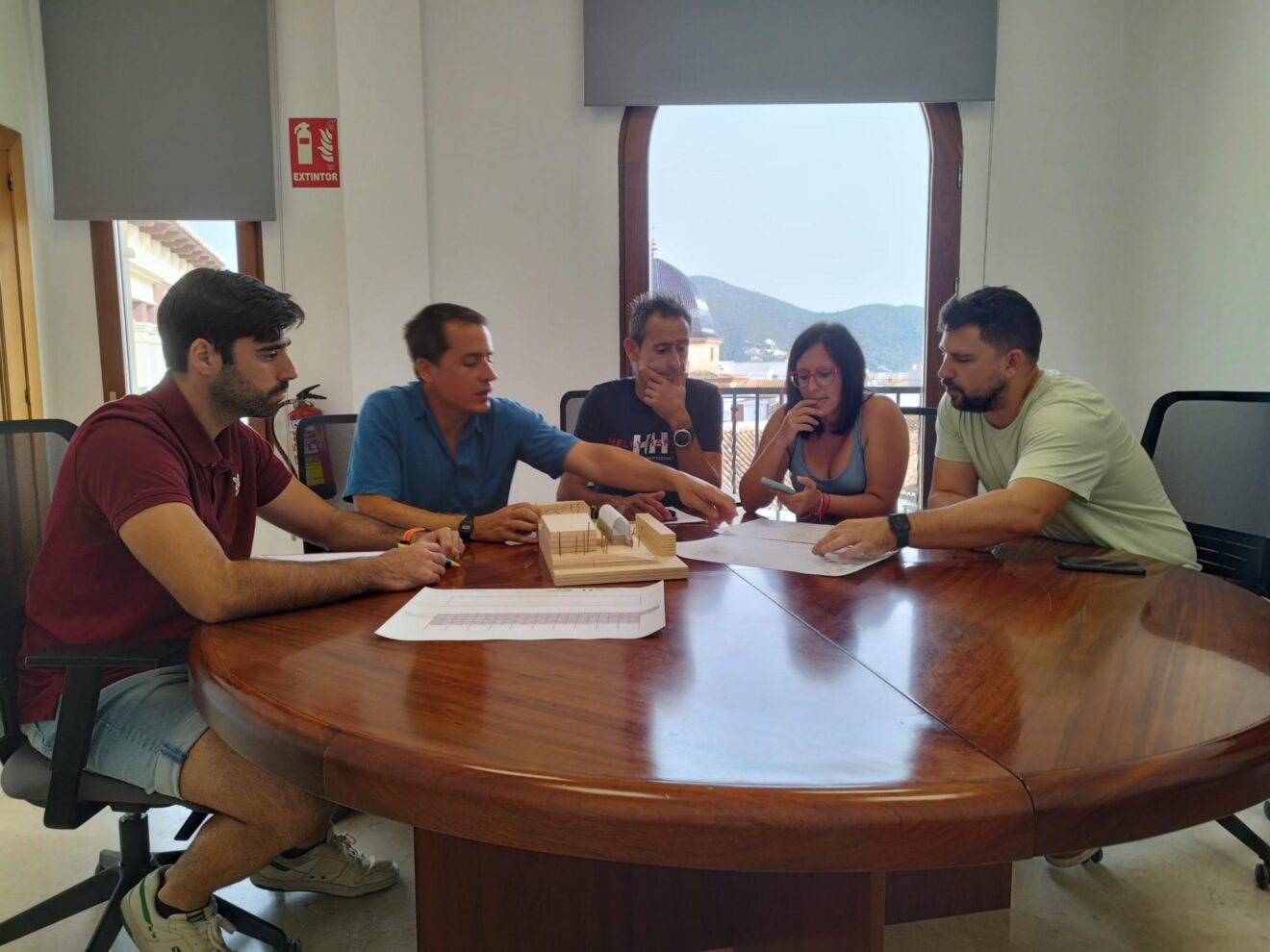 Reunión de trabajo sobre el futuro trinquet municipal de Pego