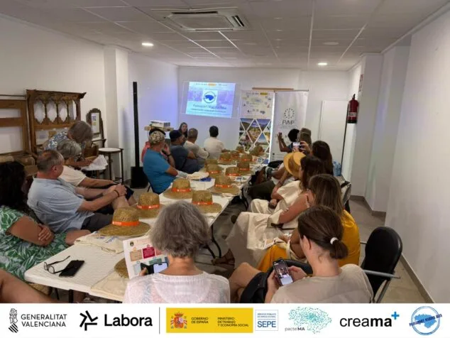 Doce empresas se unen en Benigembla para explorar nuevos recursos turísticos comarcales 2 Imagen: Presentación del proyecto Passaport Marina Alta a empresas turísticas.