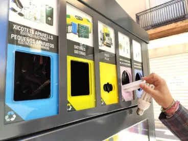 Reciclaje en un mini ecoparque de la Marina Alta (archivo)