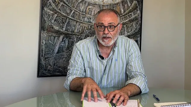 El alcalde de Pedreguer seguirá al frente del Ayuntamiento sin dedicación exclusiva tras anunciar su jubilación 9 sergi ferrus alcalde de pedreguer durante una entrevista archivo