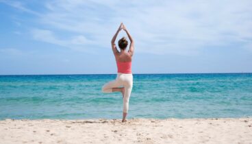 Sesión de yoga a las 0830 y desayuno a las 1000