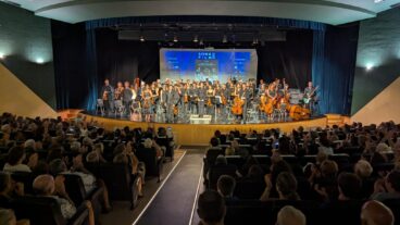 Orquesta y coro en un concierto de SONAFILM