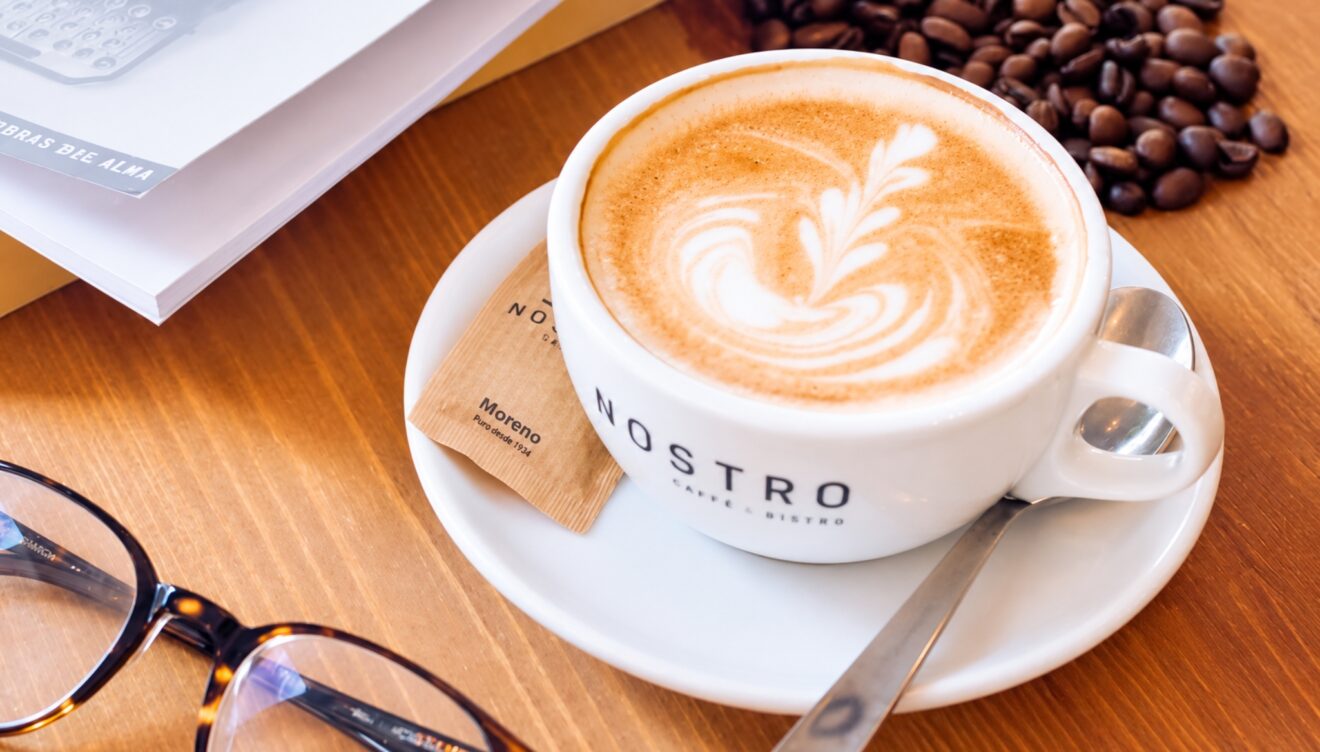 Su café proviene de una cuidada selección de granos de cinco países de origen