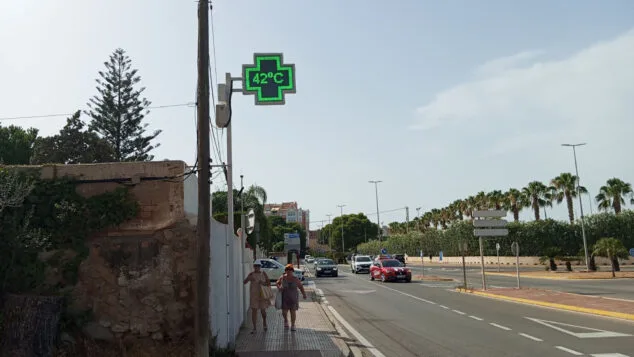 Imagen: Termómetro a 42 grados en Dénia este verano 2026