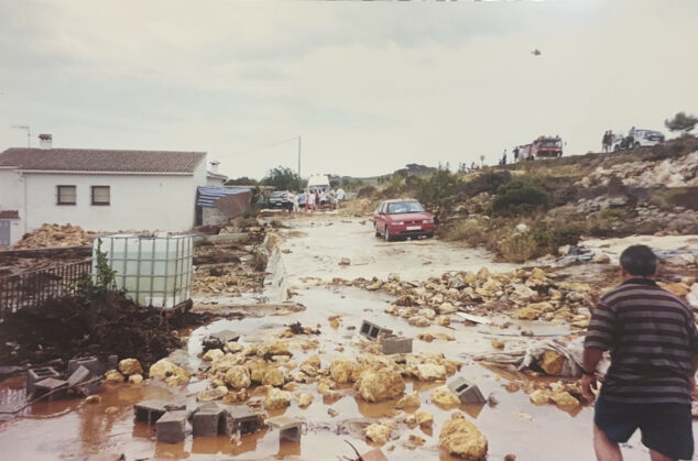 La riada de 4.000 m³ que no vino del cielo: 25 años del colapso del depósito en el Collao de Benissa 1 Imagen: Zona del Collao de Benissa arrasada por el agua del depósito roto en 2001