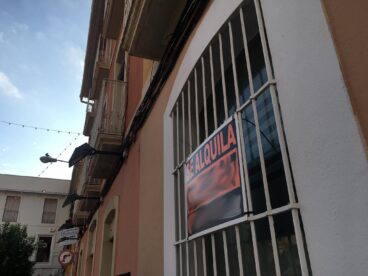 Cartel de ‘Se Alquila’ en un edificio de la Comunitat Valenciana