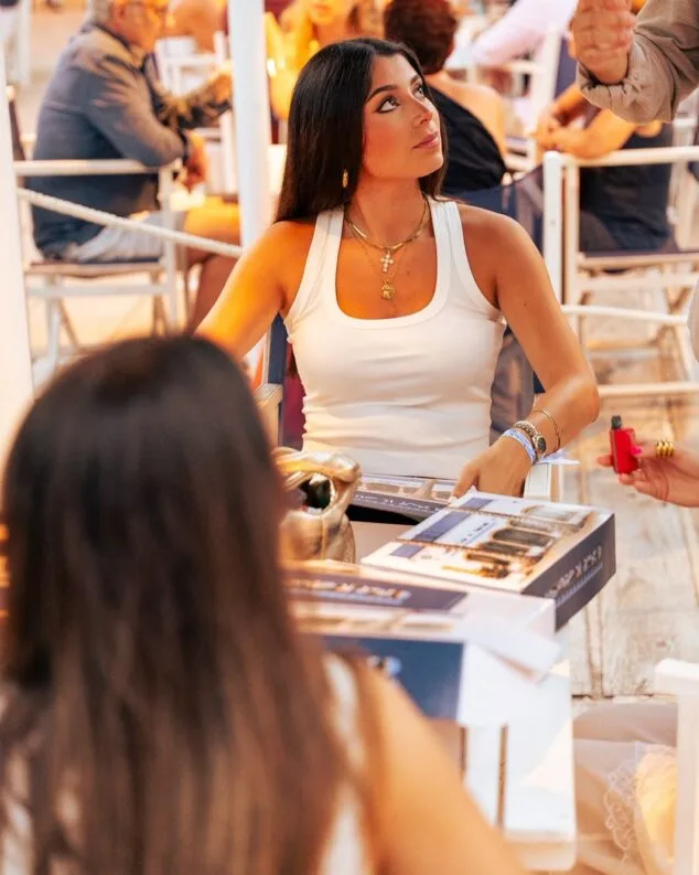 Un brindis frente al mar: la familia de Montgo da la bienvenida a la temporada 4 coctel exclusivo