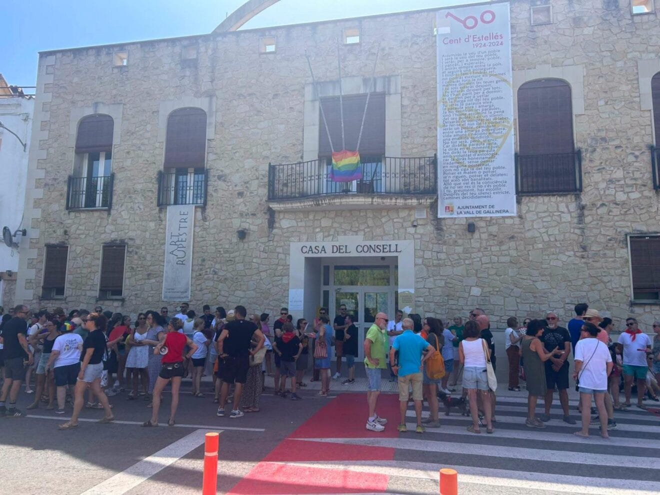 Concentración en Vall de Gallinera contra la homofobia