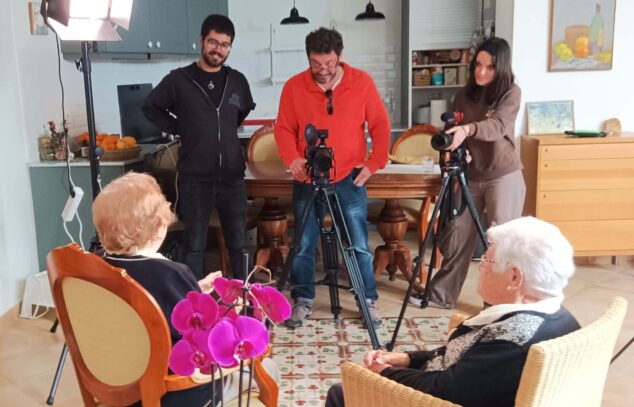 Imagen: De izquierda a derecha, Pau Barrull, José Gayà y Nerea Expósito, durante la grabación de 'Arrels vives' (archivo)