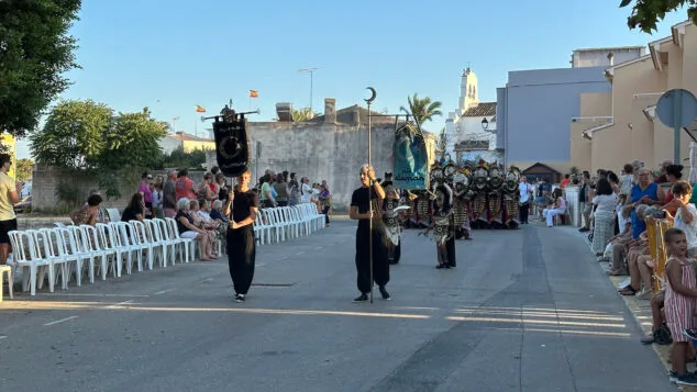 La historia de Els Poblets cobra vida en el gran desfile de Moros y Cristianos 2026 10 desfile moros y cristianos els poblets 2026 05