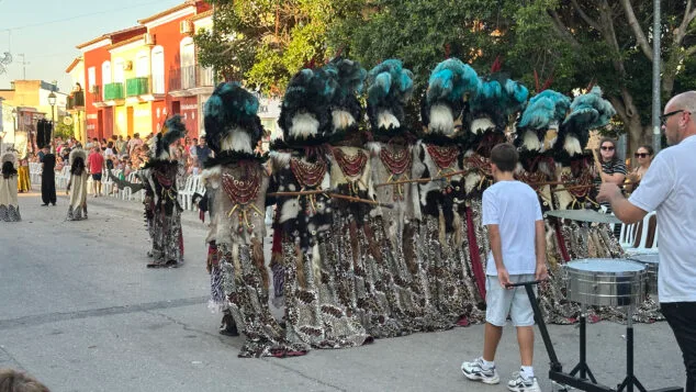 La historia de Els Poblets cobra vida en el gran desfile de Moros y Cristianos 2026 18 desfile moros y cristianos els poblets 2026 13
